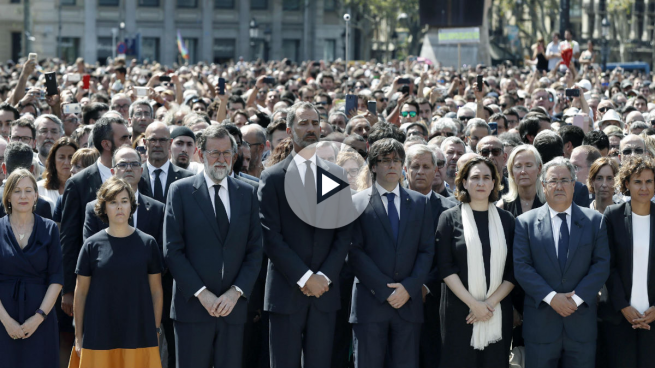 El Rey encabeza el rechazo de Barcelona al terrorismo: «No tengo miedo»