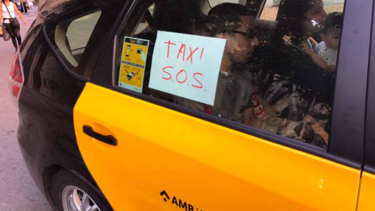 Taxis solidarios en Barcelona. (Foto: Twitter)