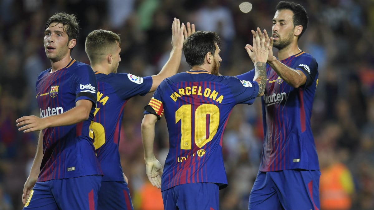 Los jugadores culés portaron el nombre de Barcelona en su camiseta. (AFP)