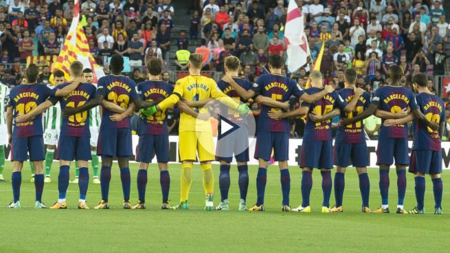 Emotivo homenaje en el Camp Nou a la víctimas del atentado