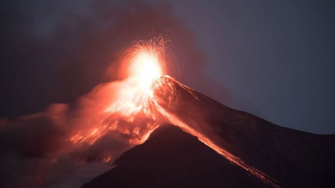 El Volcán de Fuego entra en una fase más intensa de erupción en Guatemala