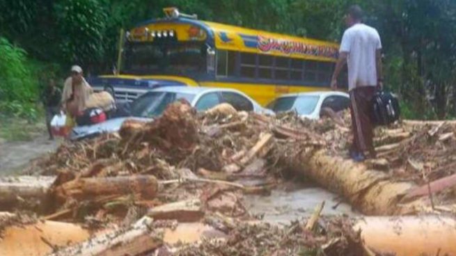 Las fuertes lluvias han provocado cortes en las carreteras del norte de Venezuela.