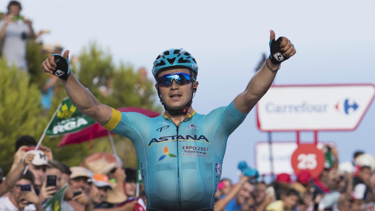 Alexey Lutsenko celebra su victoria en la quinta etapa de la Vuelta a España. (AFP)