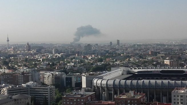 La columna de humo es visible desde los puntos más altos de Madrid. Foto: @davidazcarate