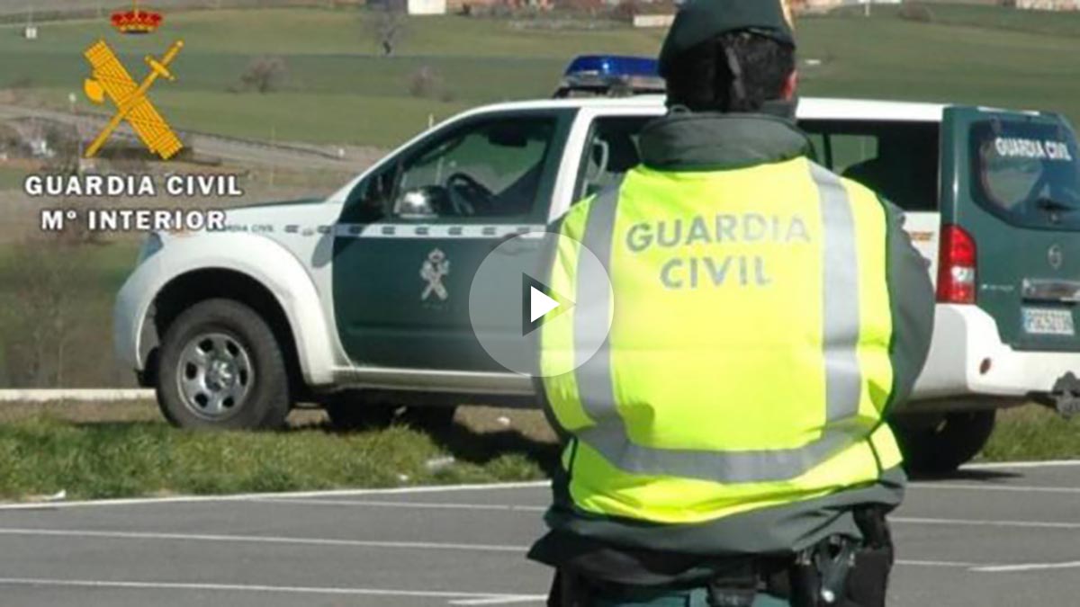 Un agente de la Guardia Civil