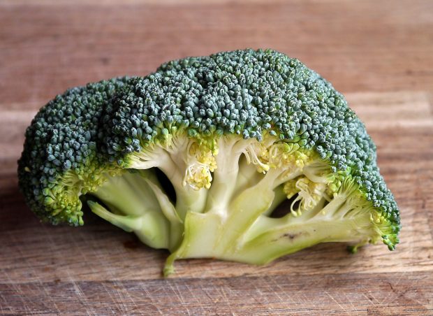 Ensalada de brócoli, receta con mucha fibra y vitaminas lista en 10 minutos