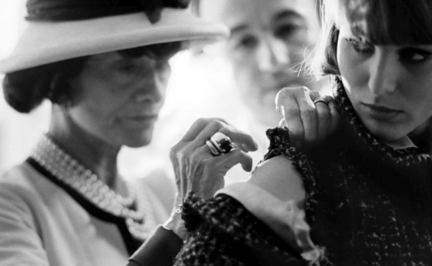 25 frases de Coco Chanel que resumen su filosofía de vida