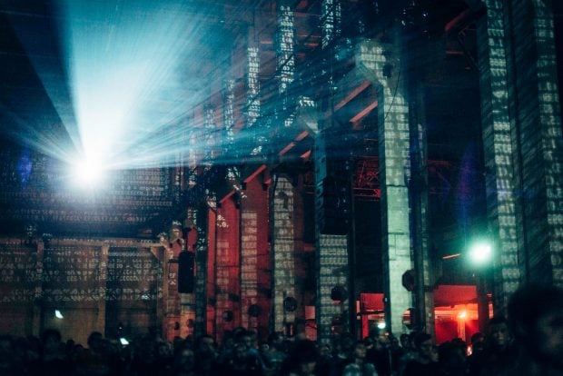 Una de las actuaciones del Berlin Atonal 2017 en Kraftwerk Berlin. Foto: Berlin Atonal