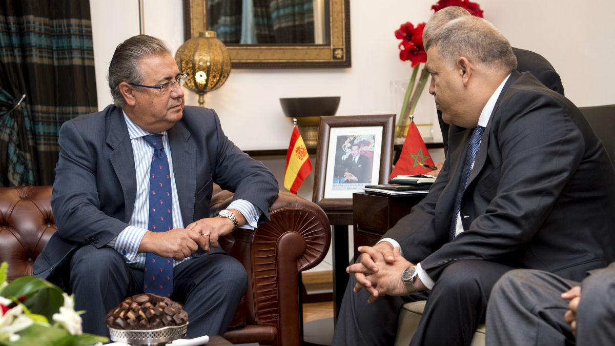Juan Ignacio Zoido con su homólogo marroquí, Abdelouafi Laftit. (AFP)