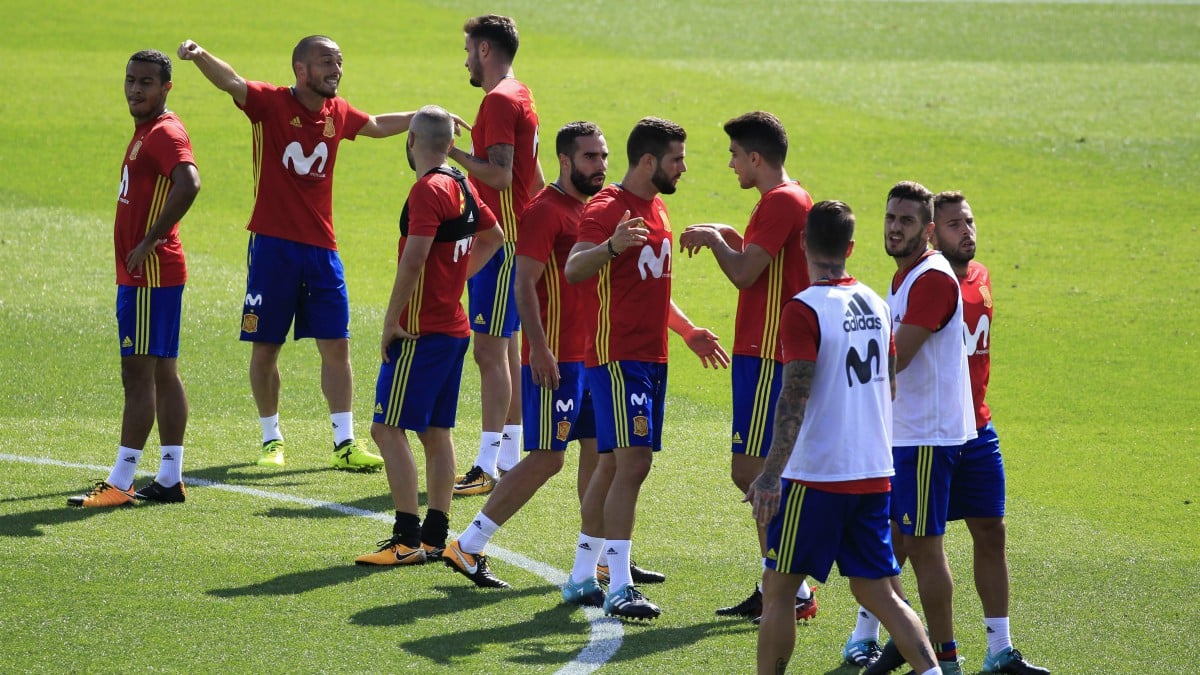 Los jugadores de la selección, en un entrenamiento. (EFE)