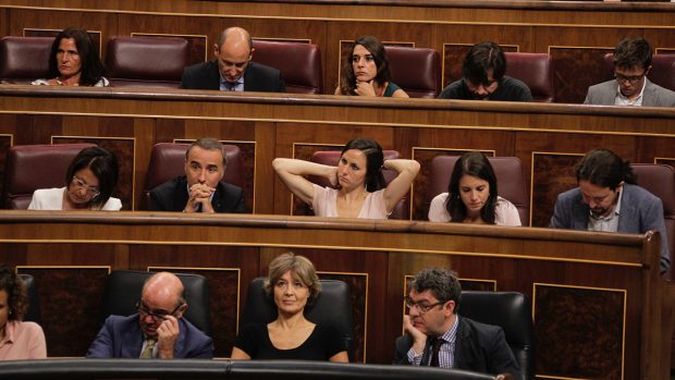 Bancada de Podemos durante la comparecencia de Rajoy. (Foto: Francisco Toledo)
