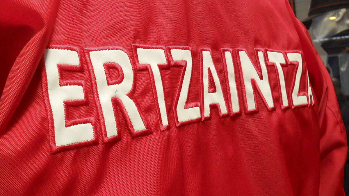 Detalle del uniforme de la Ertzaintza.