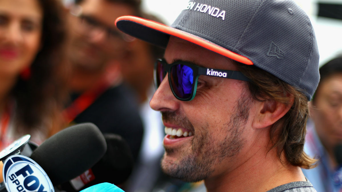Fernando Alonso ha dejado entrever que la llegada de Renault a McLaren podría ser fundamental para que permanezca en el equipo británico. (Getty)