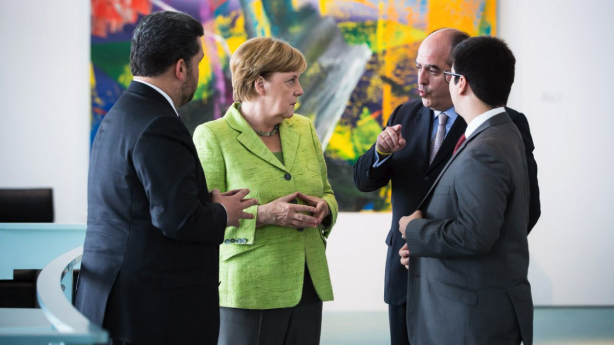 La canciller alemana Angela Merkel, con los opositores venezolanos Julio Borges y Freddy Guevara.
