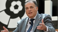 Javier Tebas durante una charla de LaLiga. (AFP)