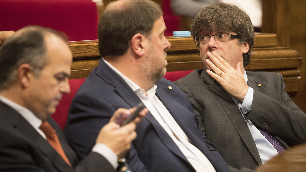 Carles Puigdemont, Oriol Junqueras y Jordi Turull. (Foto: EFE)