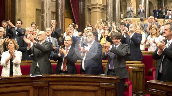 La Fiscalía amenaza a Puigdemont y su gobierno con la cárcel al acusarles de malversación