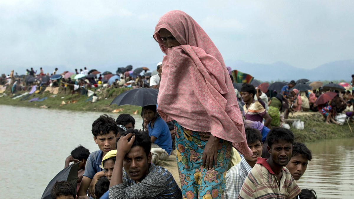 Cientos de miles de rohingyas han huido a Bangladesh en el último mes por su persecución en Birmania. (AFP)