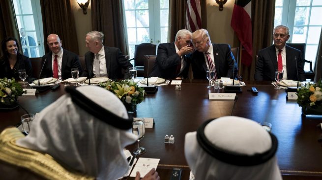 Trump apela ante el emir de Qatar a la «unidad» de los países del Golfo contra el terrorismo