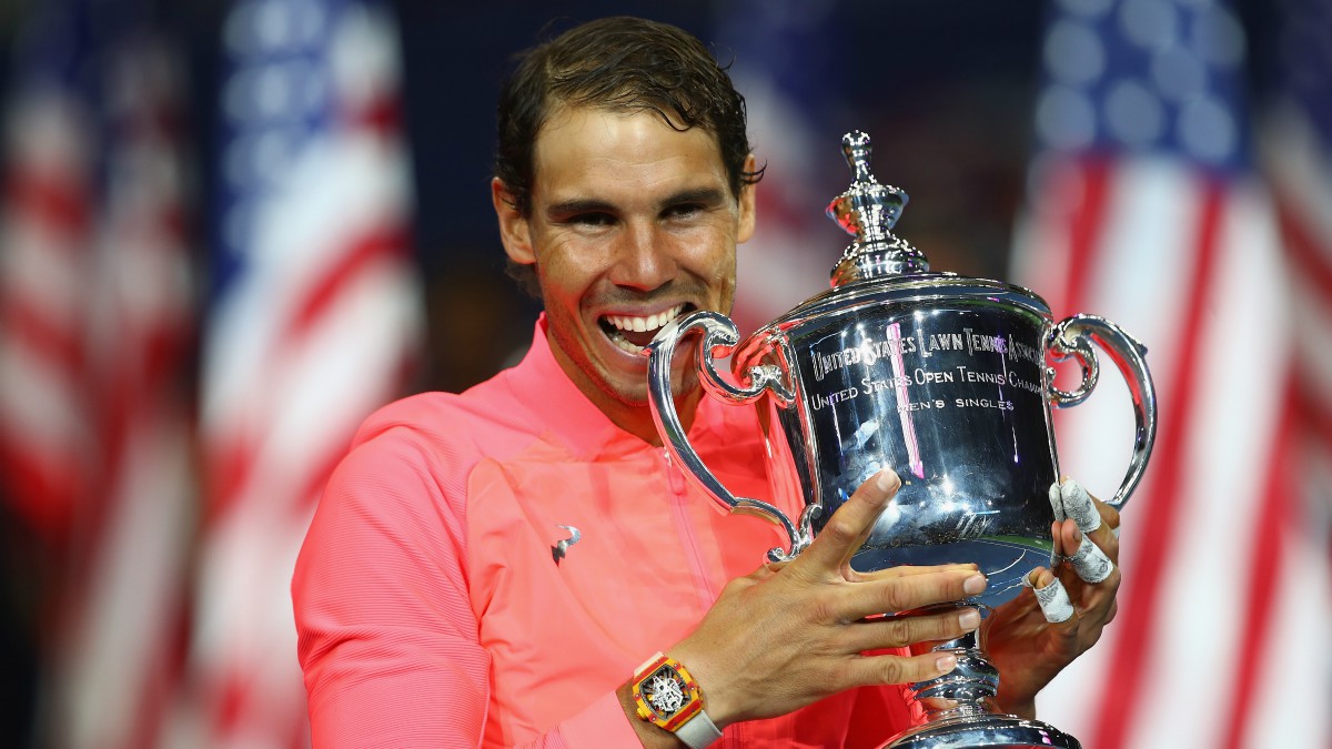 Nadal posa con el trofeo de campeón del US Open. (AFP)