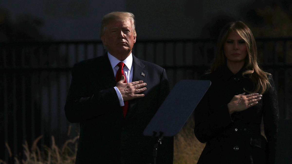 Donald Trump y su esposa Melania durante la ceremonia por las víctimas del 11-S en el Pentágono. (AFP)
