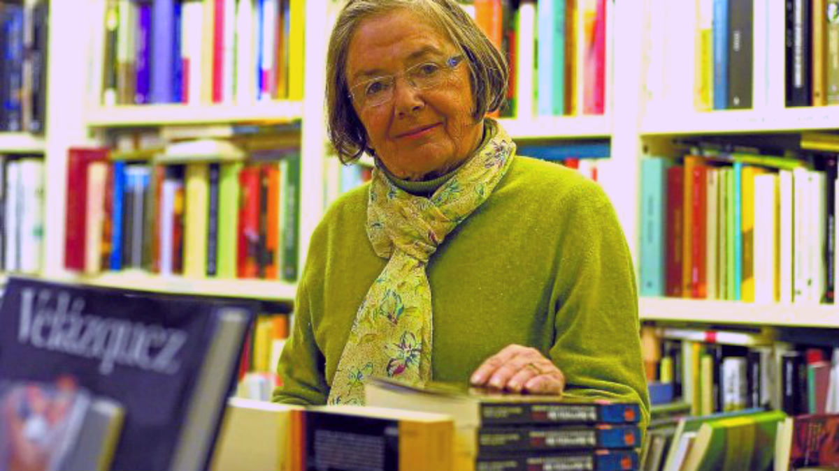 La antifranquista y anti ETA María Teresa Castells, dueña de la librería Lagun de San Sebastián.