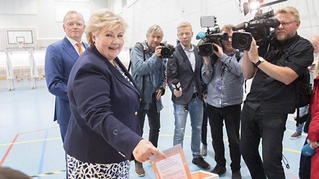 Erna Solberg, candidata del centro-derecha en Noruega (Foto: AFP)