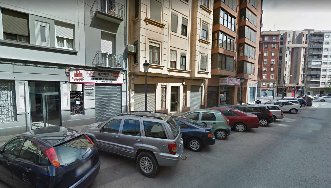 Un policía ha sido asesinado a cuchilladas en el número 77 de la calle Sueca de Valencia.