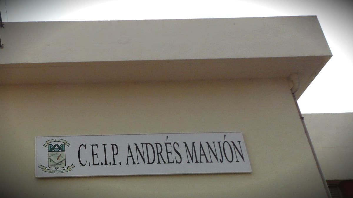 Fachada del colegio Andrés Manjón de Ceuta.