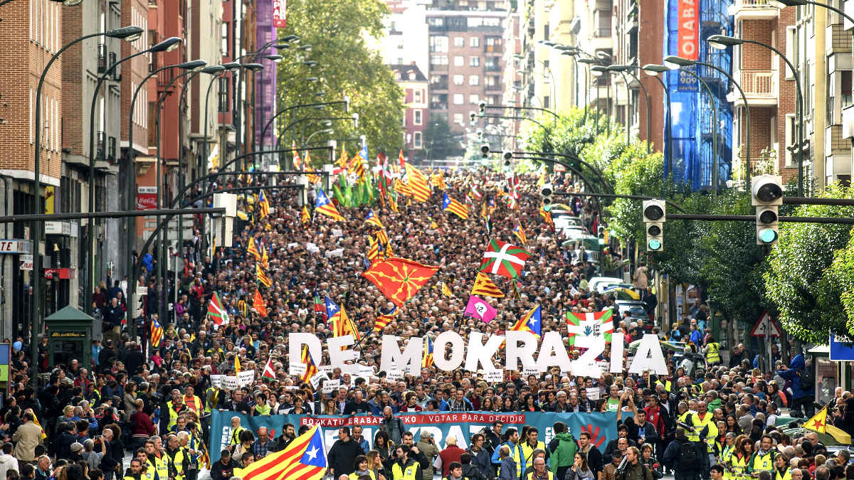 Manifestación en Bilbao a favor del 1-O. (Foto: EFE)