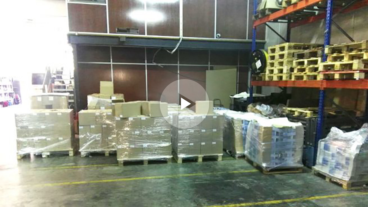 Las cajas intervenida con carteles y folletos en Montcada (Foto: Ministerio del Interior).