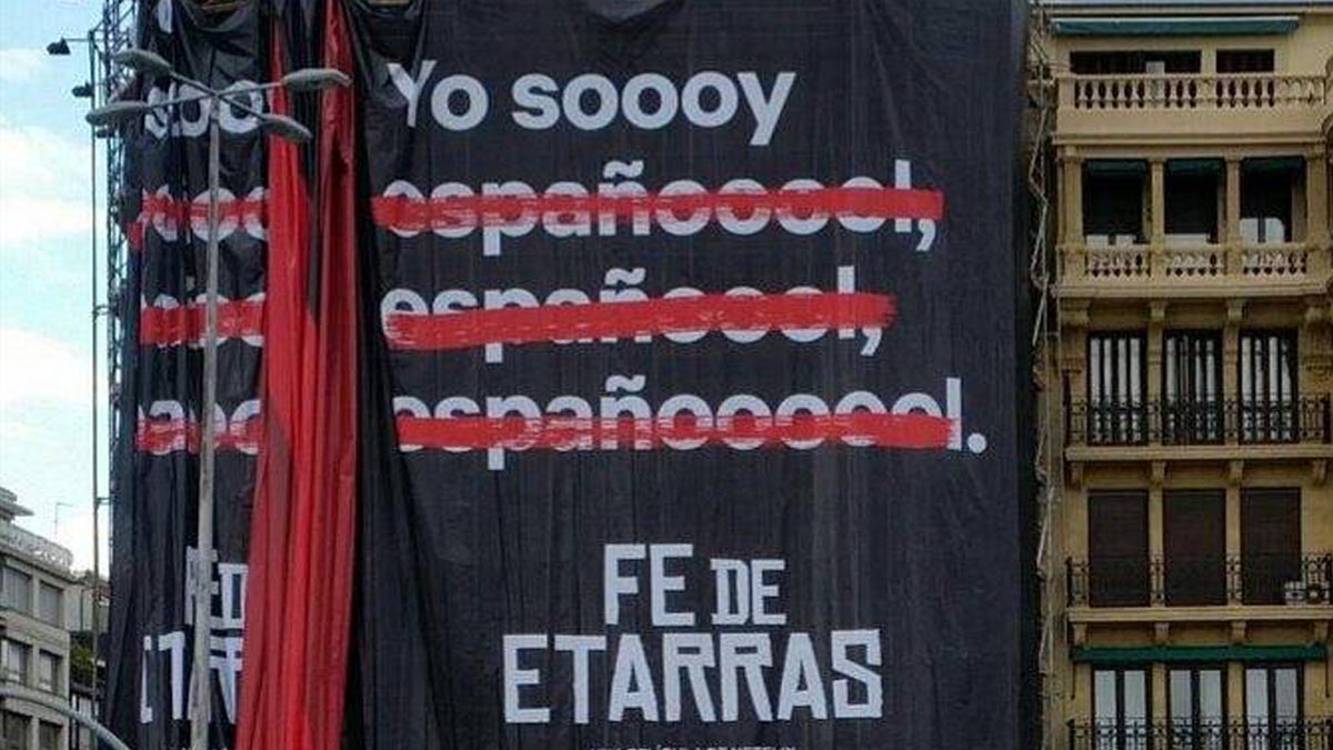 Cartel de Netflix en San Sebastián.