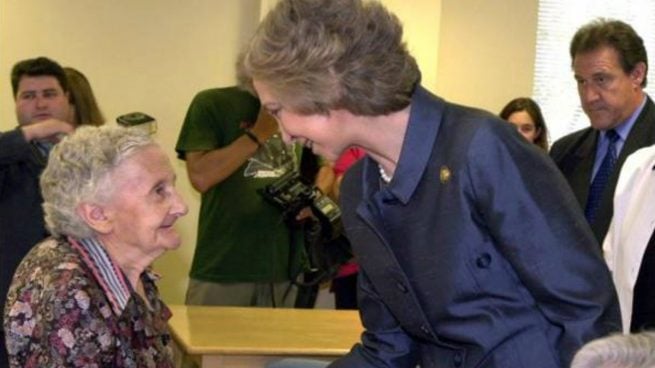 La Reina Sofia visita una residencia de la tercera edad. Foto: Casa Real