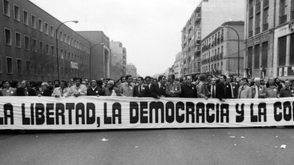 Manifestación contra el golpe de Estado del 23-F, cuatro días después, en Madrid.