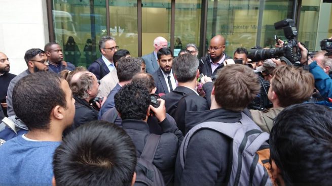 La Justicia británica condena a un hombre que se negó a dar a la Policía sus contraseñas en un aeropuerto