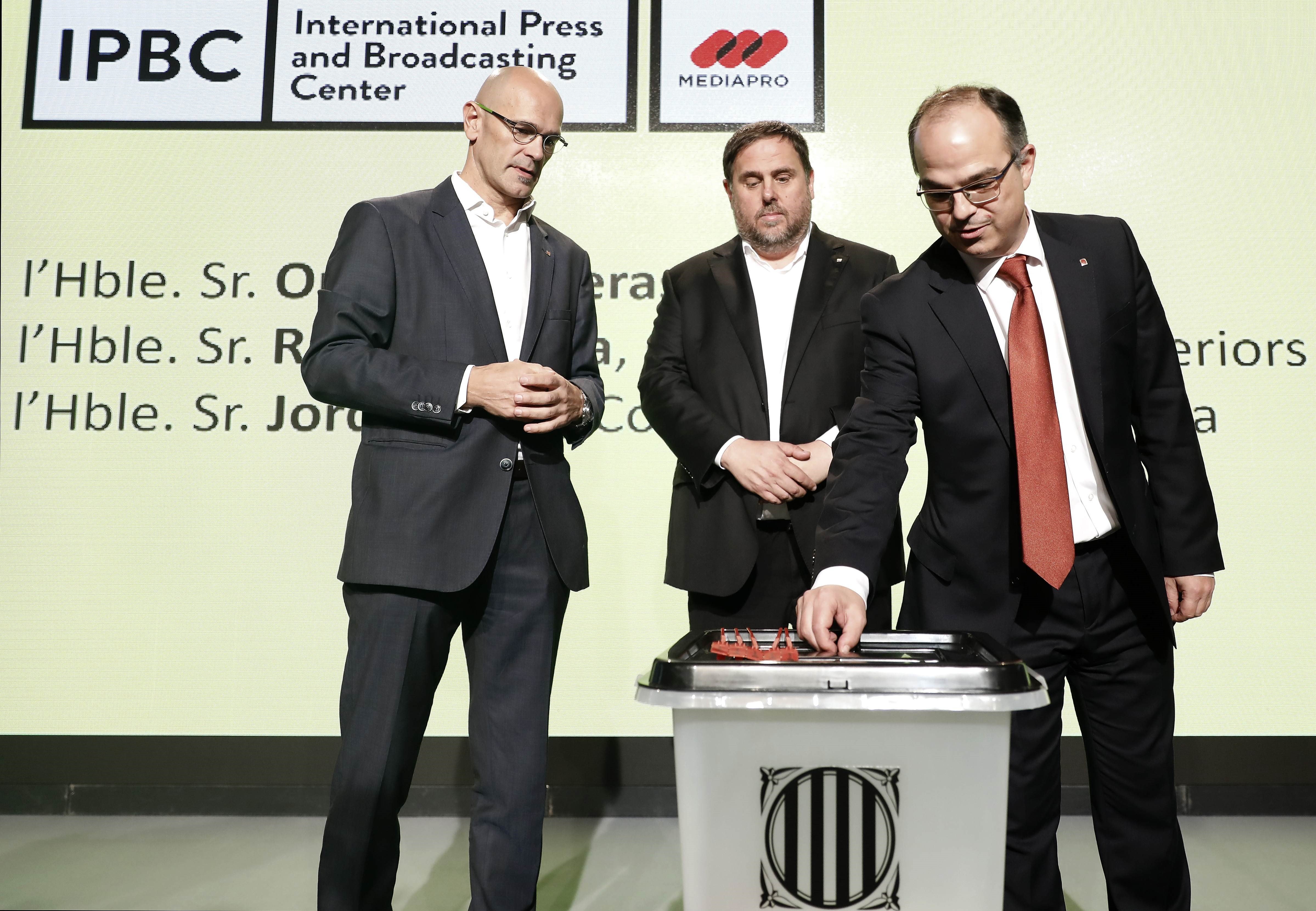 Raül Romeva, Oriol Junqueras y Jordi Turull. (Foto: EFE)