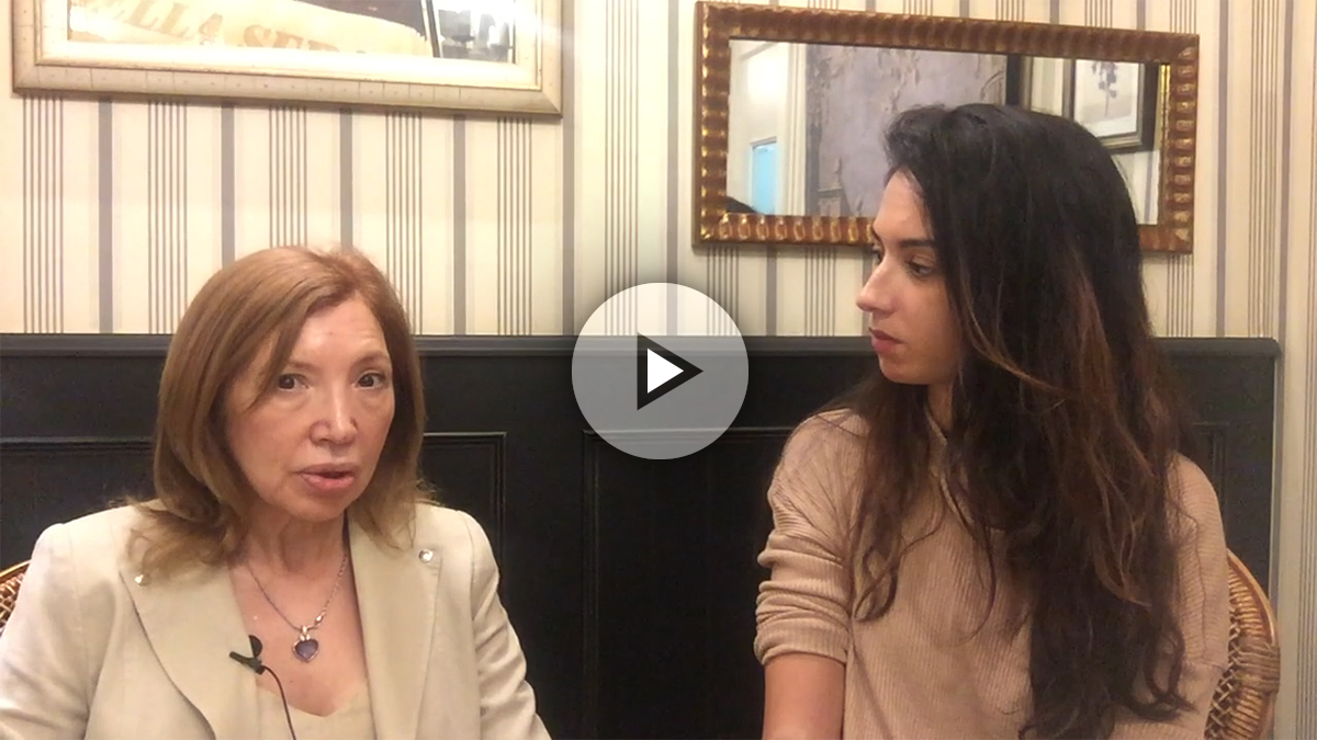 Un momento de la entrevista con Dolores Agenjo