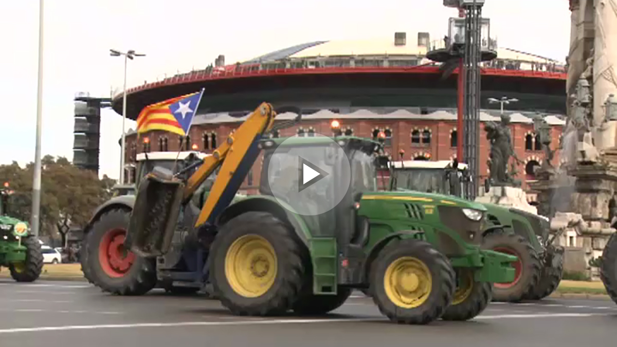 Unos 400 tractores ocupan Barcelona para defender el referéndum ilegal