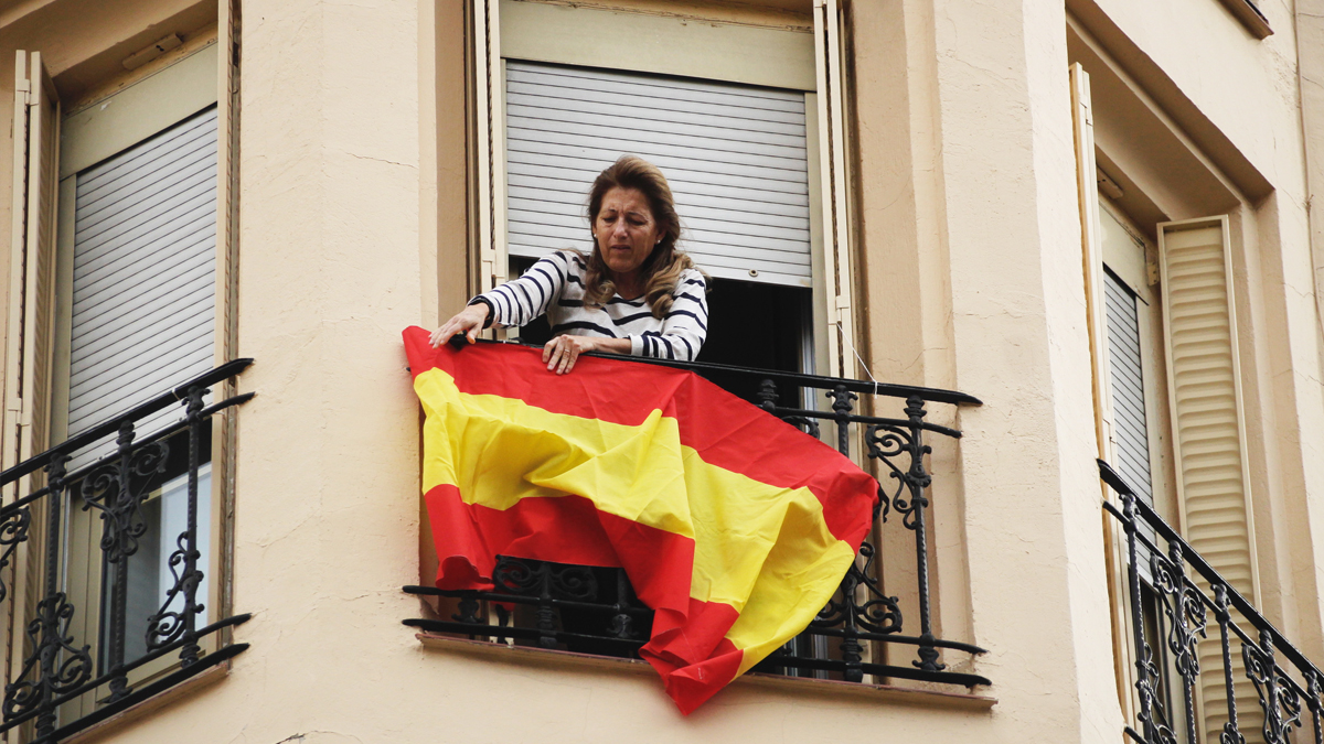 Madrid engalanada con banderas de España por la unidad y contra el referéndum en Cataluña. (Foto: Francisco Toledo)
