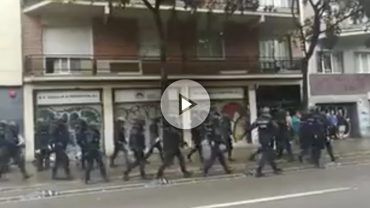 La Policía y la Guardia Civil se despliegan en los centros de votación ante la pasividad de los Mossos