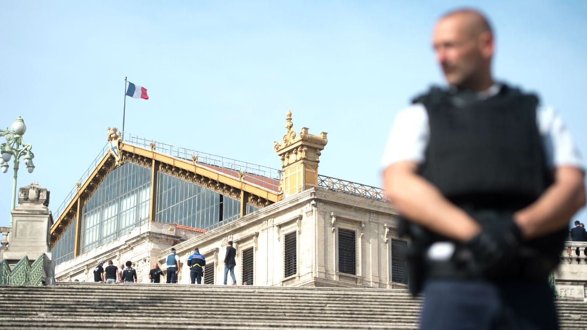 Un agente de la policía francesa (Foto: AFP).