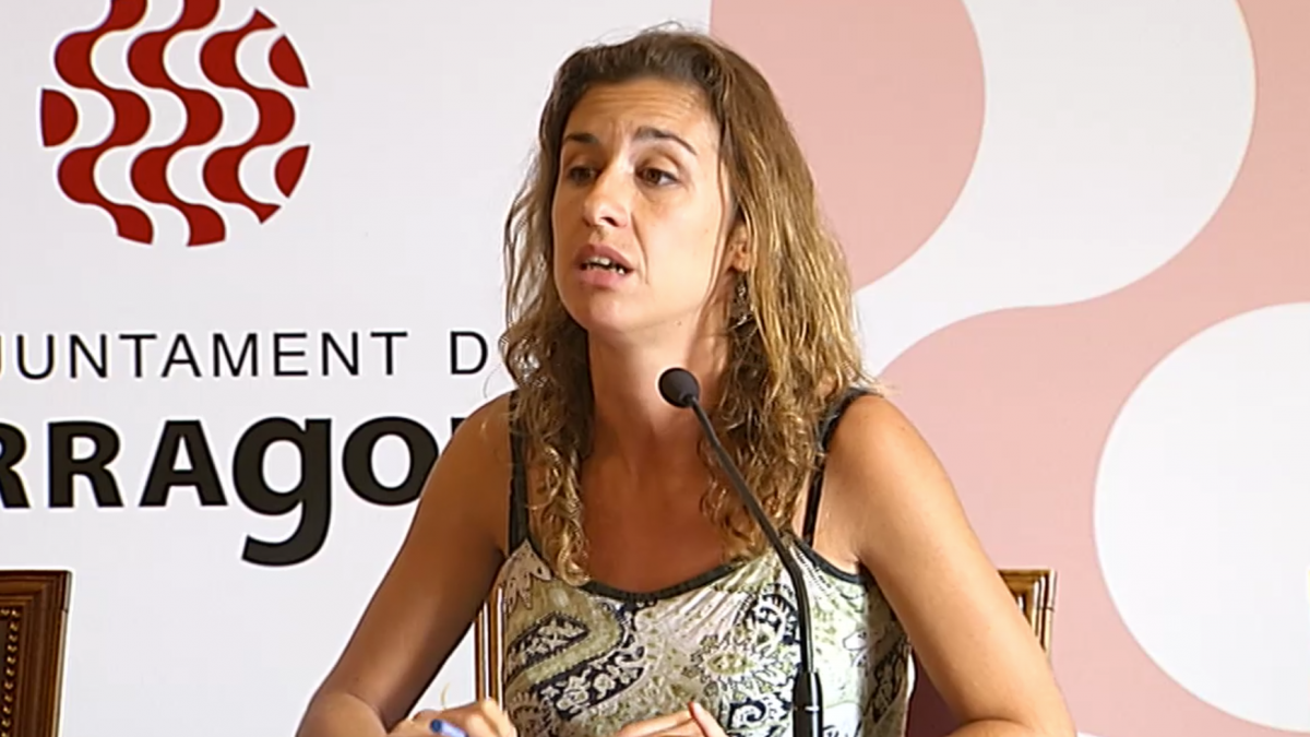 Laia Estrada, portavoz de la CUP en el Ayuntamiento de Tarragona (Foto. Youtube)