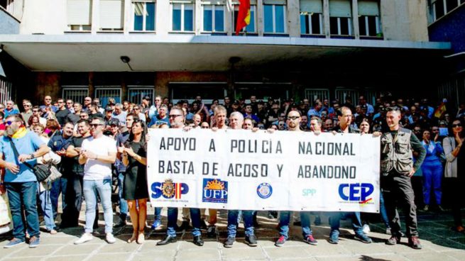 Concentración de policías apoyando a sus compañeros en Cataluña