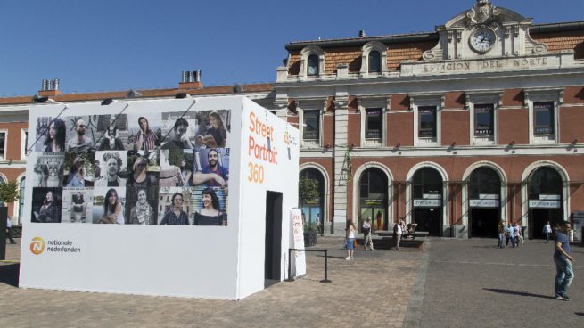 La instalación 360 de Nationale Nederlander dedicada a la fotografía callejera en Príncipe Pio. Foto: Patricia Nieto Madroñero
