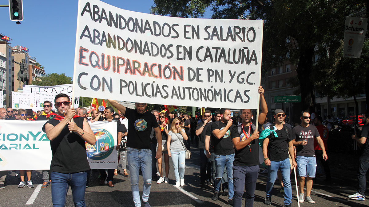 Pancartas reivindicativas en la manifestación de la Policía. Foto: E. Falcón.