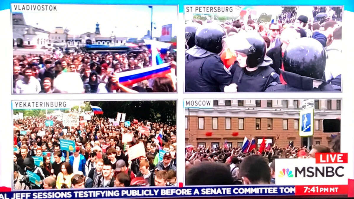 Manifestaciones a favor de Alexei Navalny y contra Putin por toda Rusia en el día de su cumpleaños.