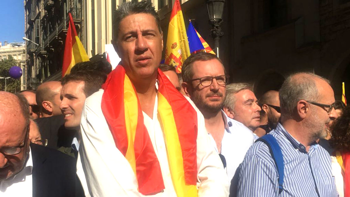 Albiol con la bandera española.