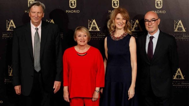 El presidente de la Academia de Hollywood, John Bailey (i); la ex presidenta fallecida de la Academia de Cine de España, Yvonne Blake; la directora de la Academia de Hollywood, Dawn Hudson y el director de la Academia del cine Español, Joan Álvarez. Foto: EFE