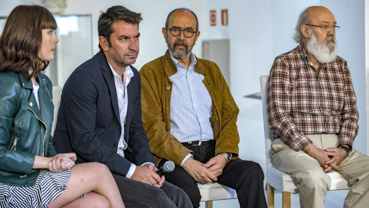 Nerea Camacho, Arturo Valles, Miguel Rellán y el director y guionista de ‘Tiempo después’, José Luis Cuerda. (EFE)