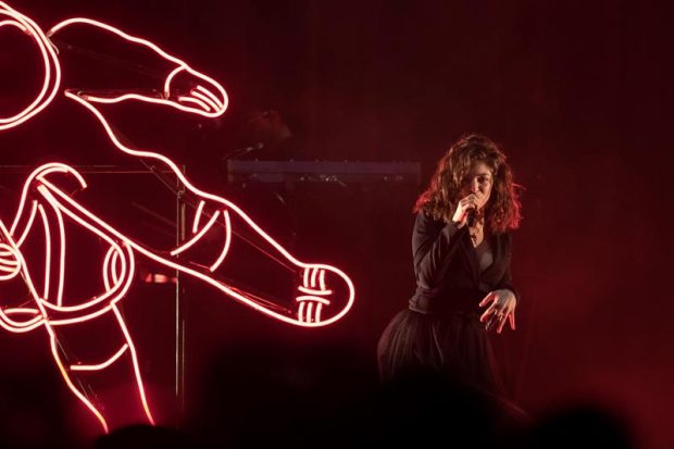Lorde en su único concierto en España en el Sant Jordi Club de Barcelona. Foto: EFE